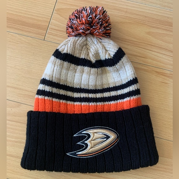 NWOT Anaheim Ducks Beanie - Picture 1 of 2